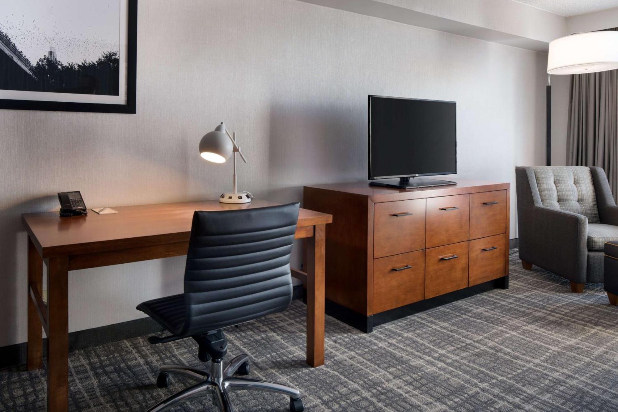 Embassy Suites By Hilton Austin Central Ngoại thất bức ảnh
